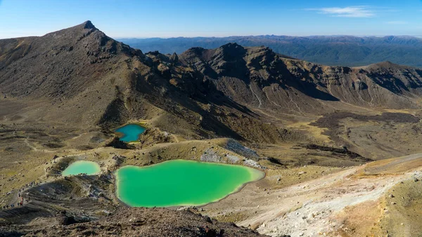 トンガリロ アルパイン クロッシング ニュージーランドの真ん中に美しいエメラルド湖 — ストック写真