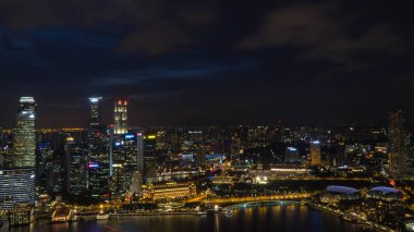 Singapur şehir panoraması güzel bir gece