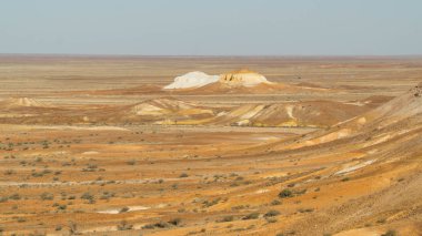 Coober Pedy yakınlarındaki Kanku-Breakaways Koruma Parkı'nda nefes kesen mesas görünümü, Avustralya