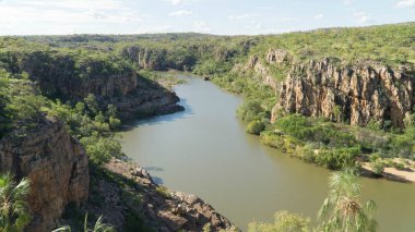 Kuzey topraklarında Nitmiluk (Katherine) Gorge içinde büyük bir nehir, Avustralya