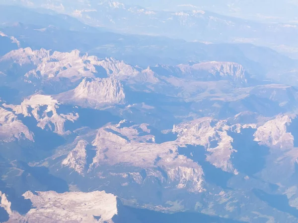 Alpen Uitzicht Bergen Vanuit Het Raam Van Het Vliegtuig Landbuig — Stockfoto