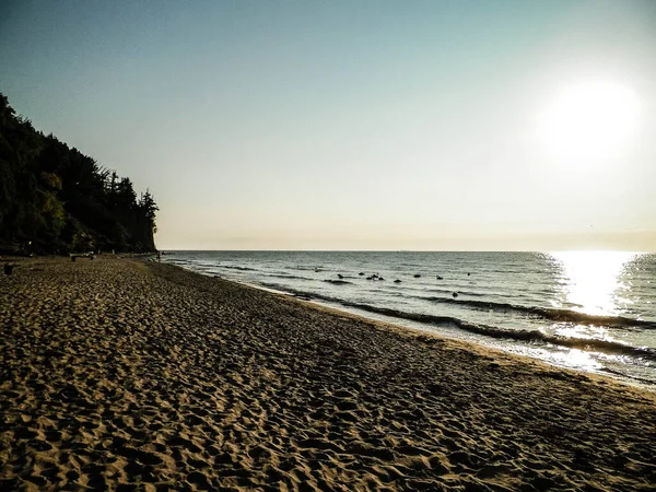 日出日落的奥洛夫斯基悬崖和美丽的沙滩波罗的海 波兰的性质 假期和旅游概念 — 图库照片