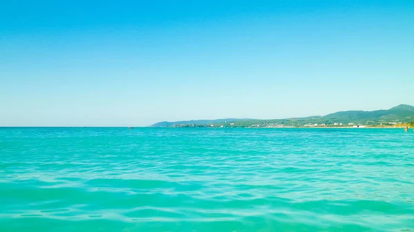 イタリアのヴァダの海と海岸 ターコイズブルーの水と白い砂 旅と自然概念 — ストック写真