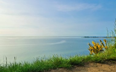 Sabahları Baltık Denizi 'nin doğal güzelliği. Kuzey Polonya.