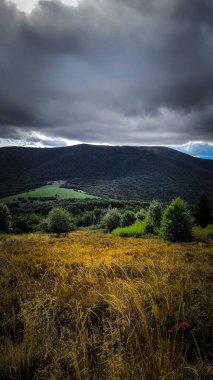 Bieszczady 'de fırtına geliyor. Karpatlar. Doğanın güzelliği.