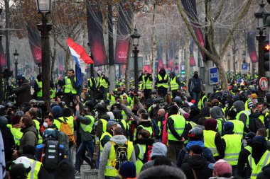 Sarı ceketli Paris. Mouvement des Gilets sarılığı. 8 Aralık.