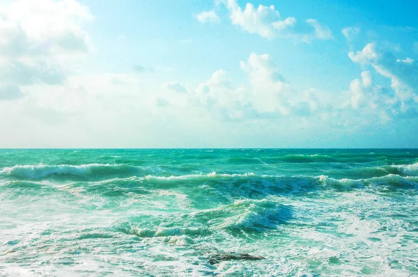 Fırtına deniz güneşli gün
