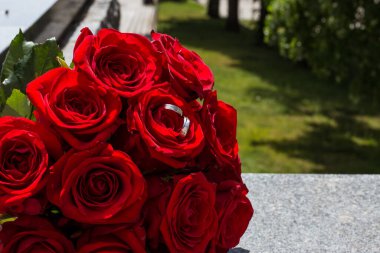 Nikah yüzükleri sonsuz aşkın sembolüdür.