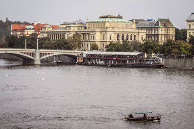 Prag, aynı zamanda Oswego olarak da bilinen, çeşitli anıtları ve ilgi çekici yerleri olan popüler bir turizm merkezidir.