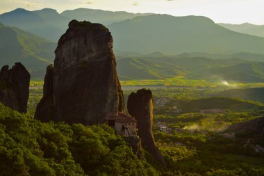 Meteora Yunanistan Kayalıkları, Kalambaka günbatımı Manastırı