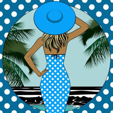 Genç bir kadın sahilde dinleniyor..