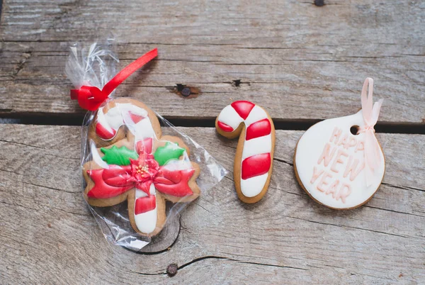 背景にクリスマスのジンジャーブレッド クッキーをクローズ アップ — ストック写真