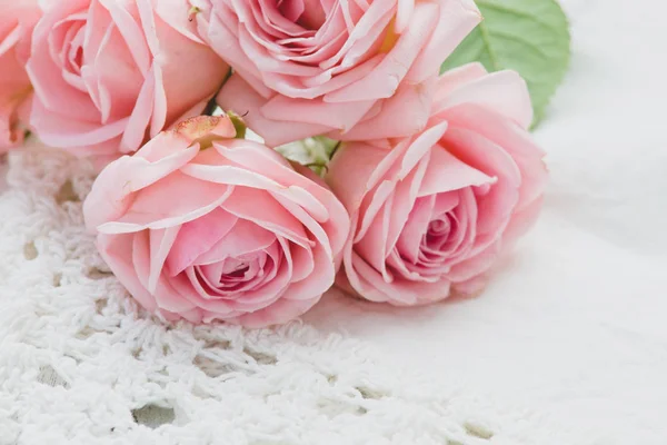 粉红色的玫瑰的背景 — 图库照片