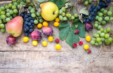 Meyve kase arka plan üzerinde kapat