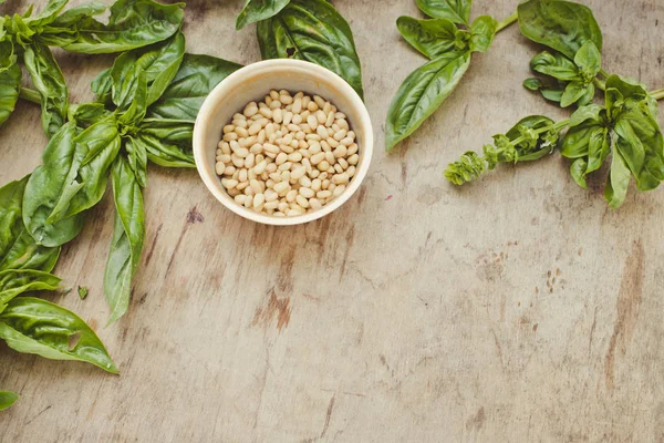 Pesto Ingrediënten Een Houten Achtergrond — Stockfoto