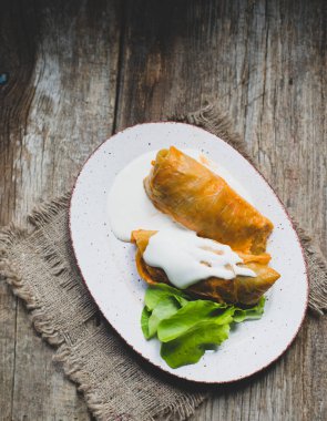 arka planda lahana çanak doldurulmuş, yakın çekim