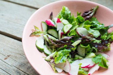 Pembe kase taze yaz sağlıklı salata , yakın