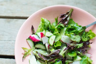 Pembe kase taze yaz sağlıklı salata , yakın