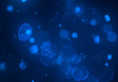 parlayan parlak bokeh toz