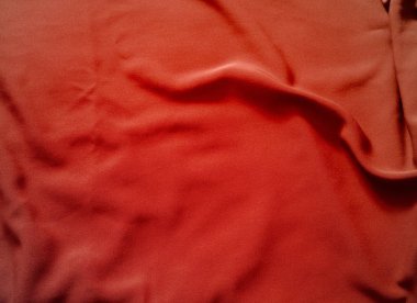 kırmızı arka planda bayrak