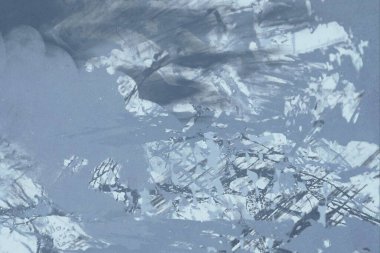 Metin için yeri olan boya lekeleriyle soyut arkaplan