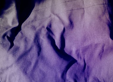 Buruşmuş parçalara sahip dokulu kumaş yüzey