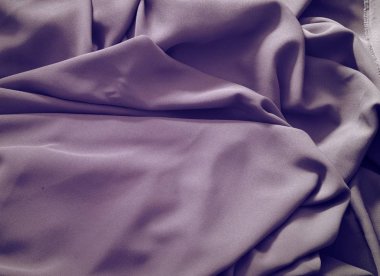 ipek bayrak sallayarak