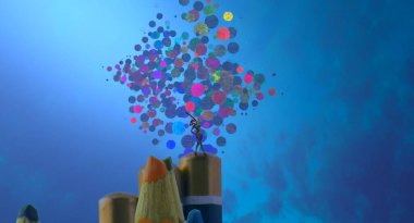 Mavi gökyüzü olan Noel ağacı