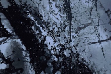 Metin için yeri olan boya lekeleriyle soyut arkaplan