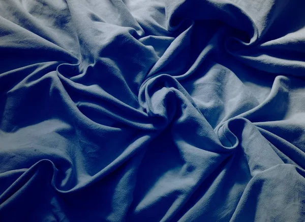 Buruşmuş parçalara sahip dokulu kumaş yüzey