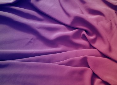 Buruşmuş parçalara sahip dokulu kumaş yüzey