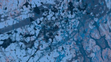 Metin için yeri olan boya lekeleriyle soyut arkaplan