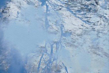 Arkaplanda soyut renkli lekeler           