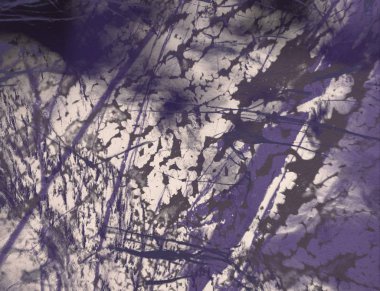 Metin için yeri olan boya lekeleriyle soyut arkaplan