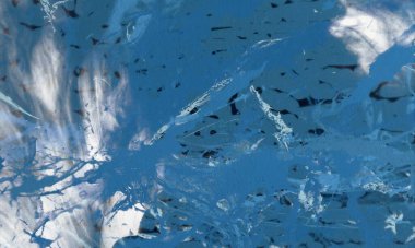 Metin için yeri olan boya lekeleriyle soyut arkaplan