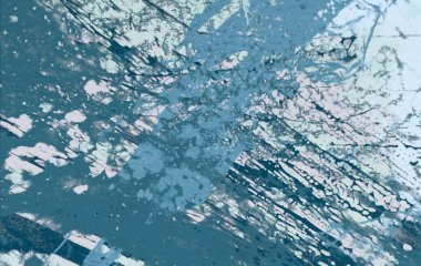 Arkaplanda soyut renkli lekeler               