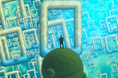 bilgisayarda çalışan adam