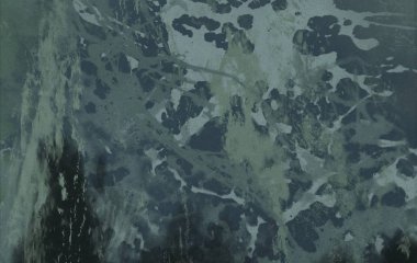 Metin için yeri olan boya lekeleriyle soyut arkaplan 