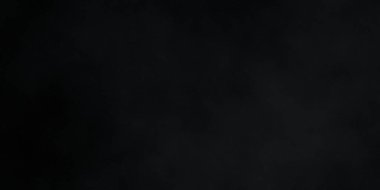 Siyah arka planda izole beyaz sis, fotoğraflar ve sanat eserleri için dumanlı etkisi. Siyah arka plan üzerinde duman ve toz kaplama