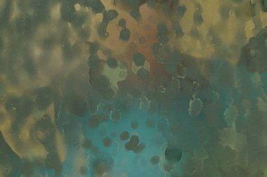 2d illüstrasyon. Beton düz duvar grafitisi. Modern sanat tarzı. Çok renkli şekil ler ve desenler. El yapımı sprey resimleri. Boyalı pürüzlü yüzey. Fırça darbeleri.     