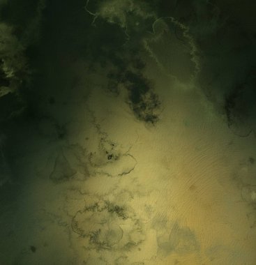 Metin için yeri olan boya lekeleriyle soyut arkaplan  