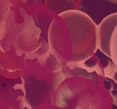 Metin için yeri olan boya lekeleriyle soyut arkaplan