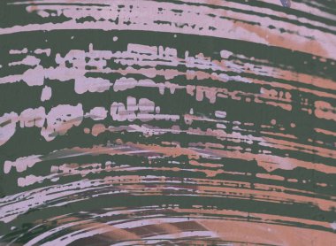 Beton duvarda soyut boyama. 2d illüstrasyon. Çeşitli renkli desenler el düz yüzeye boyanmış. Boyalı pürüzlü yüzey.