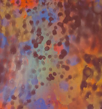 Beton duvara soyut boyama zemini. 2d illüstrasyon. Çeşitli renkli desenler el düz yüzeye boyanmış. Boyalı pürüzlü yüzey. El yapımı fırça darbeleri. 