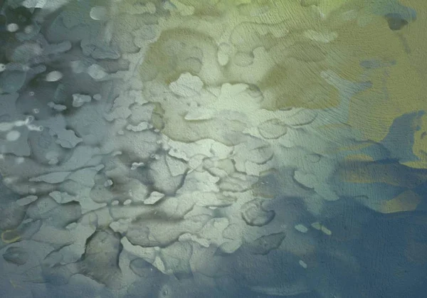 Beton duvara soyut boyama zemini. 2d illüstrasyon. Çeşitli renkli desenler el düz yüzeye boyanmış. Boyalı pürüzlü yüzey. El yapımı fırça darbeleri.