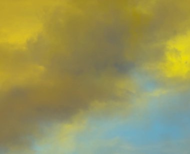 soyut grunge bulutlar, kopya alanı ile renkli arka plan