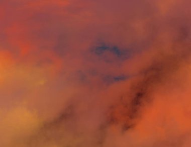 soyut grunge bulutlar, kopya alanı ile renkli arka plan