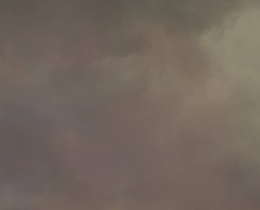 soyut grunge bulutlar, kopya alanı ile renkli arka plan