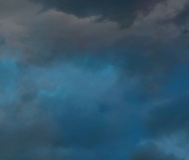 soyut grunge bulutlar, kopya alanı ile renkli arka plan