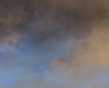 soyut grunge bulutlar, kopya alanı ile renkli arka plan